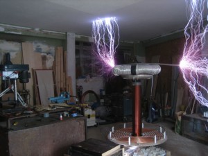 800px-spark_from_4kva_tesla_coil Bobina de Tesla